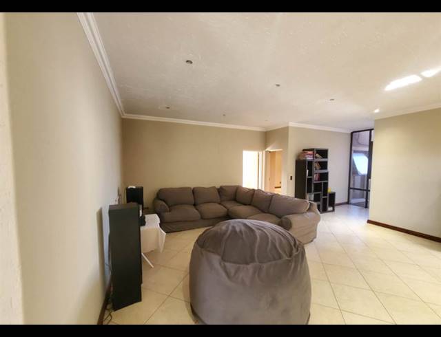 6 BEDROOM HOUSE FOR SALE IN MEYERSDAL